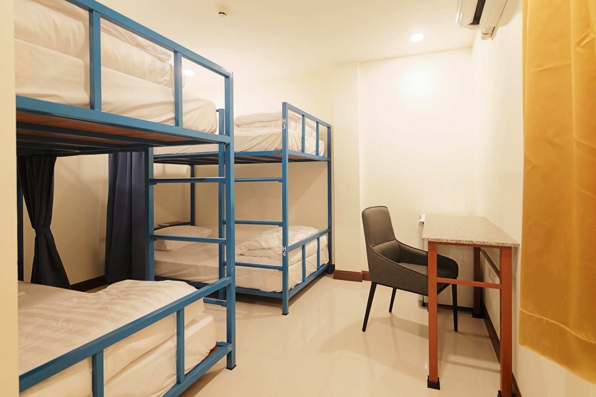 Happy Hostel Pattaya Extérieur photo